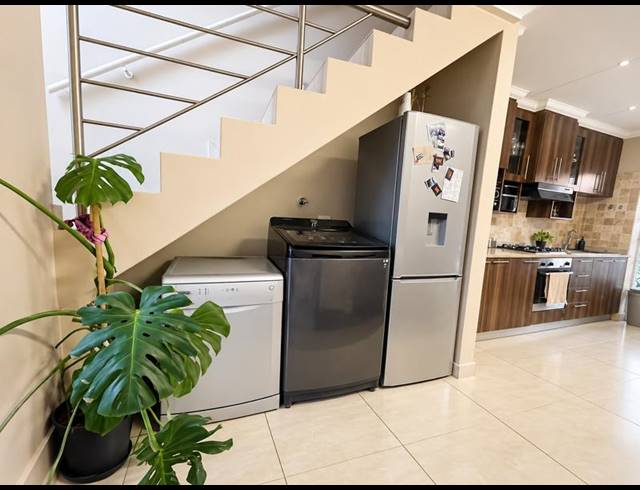 2 BEDROOM TOWNHOUSE FOR SALE IN VILLIERIA